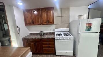 Frigorifero, microonde, forno, piano cottura