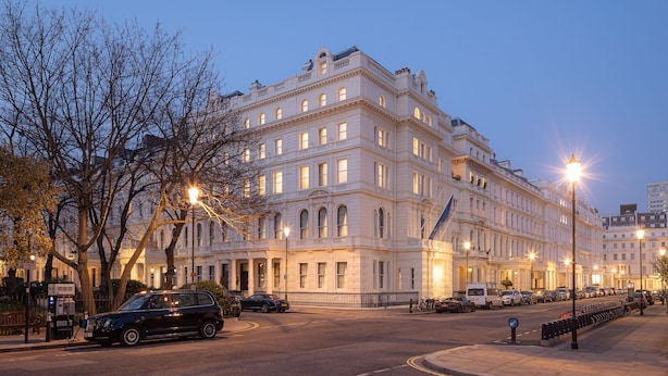 A large, historic building with multiple floors and a classic architectural style, featuring a prominent entrance and a well-lit facade. - Hapimag Apartments London (London)
