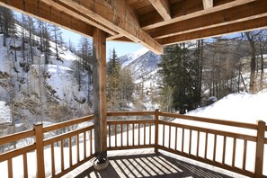 Neljän hengen huone, oma kylpyhuone (Epine-Vinette) | Näkymä parvekkeelta