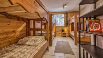 Classic Shared Dormitory, Ensuite, Mountain View (Argousier) | 1 bedroom