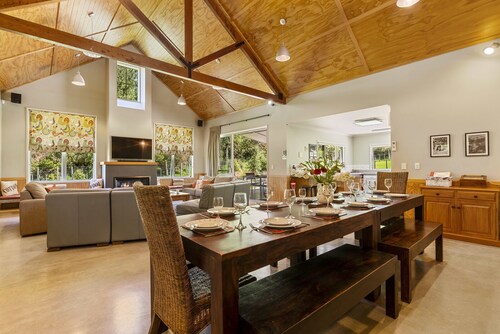 The Red Barn - Lake Okareka Holiday Home