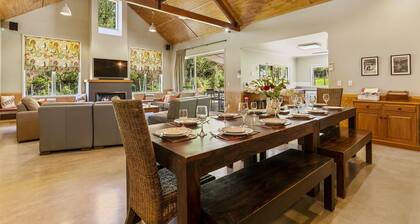 The Red Barn - Lake Okareka Holiday Home