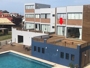 Inomhuspool och utomhuspool