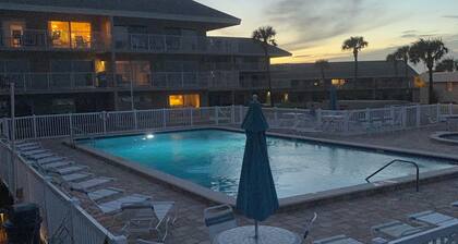 🌸🌊BEAUTIFUL UPDATED CONDO ON NO DRIVE PART OF NEW SYMRNA BEACH! 🌸🌊