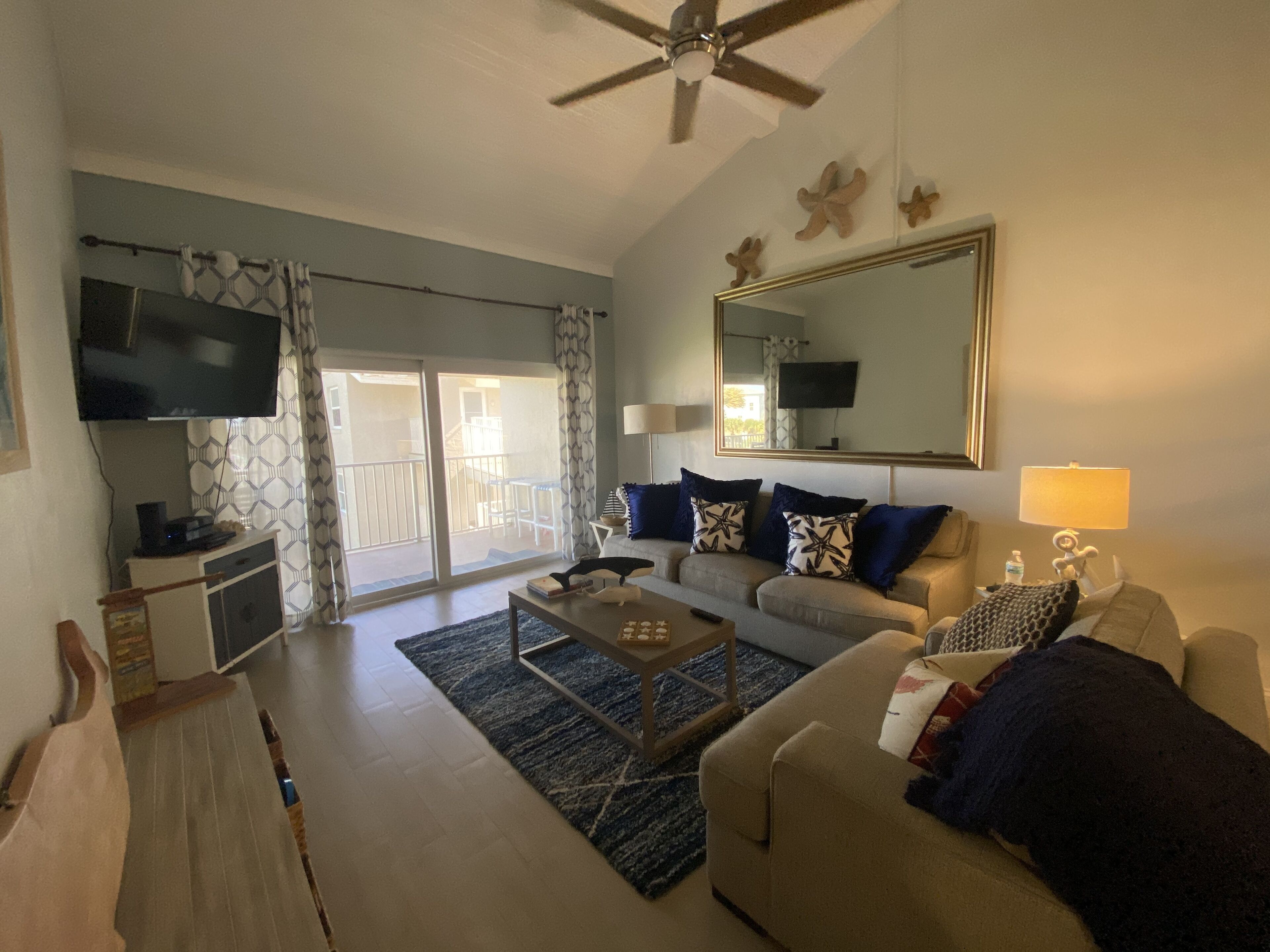 🌸🌊BEAUTIFUL UPDATED CONDO ON NO DRIVE PART OF NEW SYMRNA BEACH! 🌸🌊