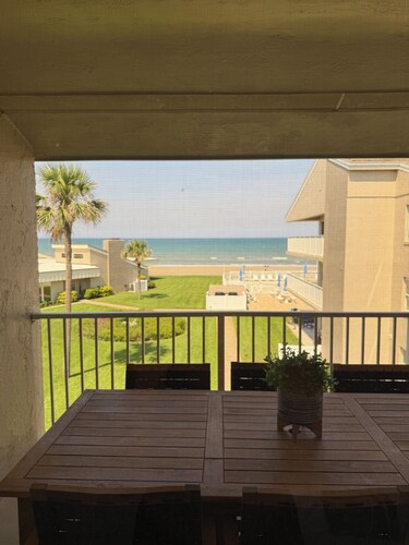 🌸🌊BEAUTIFUL UPDATED CONDO ON NO DRIVE PART OF NEW SYMRNA BEACH! 🌸🌊