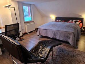 4 bedrooms, iron/ironing board, travel cot, free WiFi - Most beautiful location on the Rhine in the immediate vicinity of the city cozy house with fireplace (Köln)