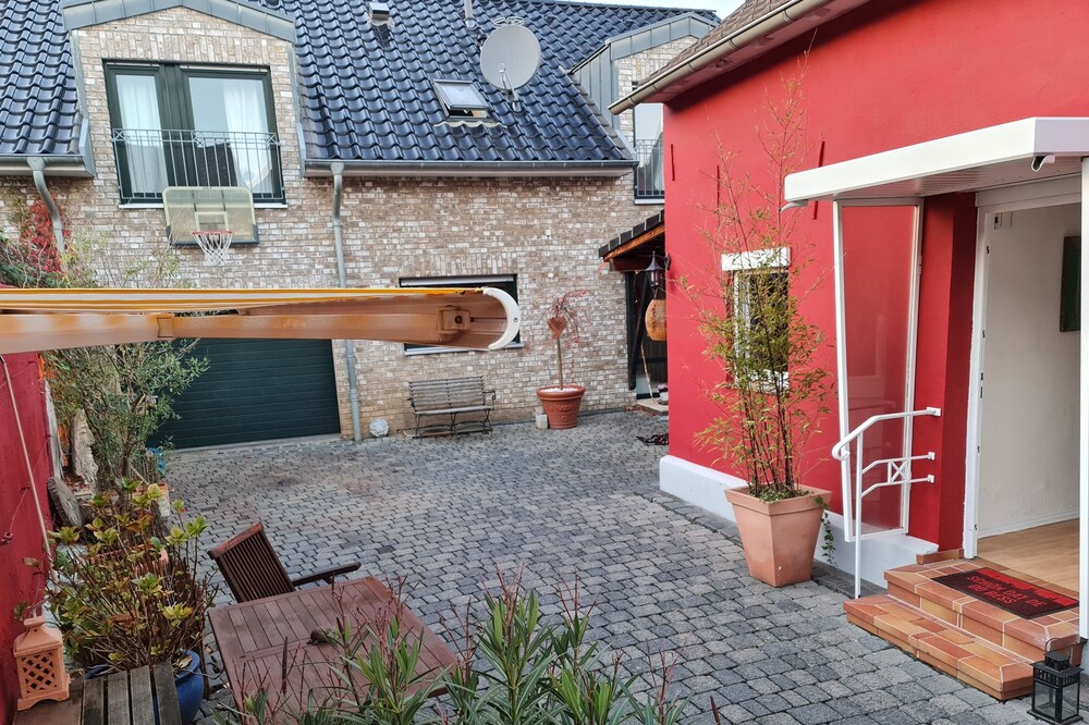 Most beautiful location on the Rhine in the immediate vicinity of the city, cozy house with a fireplace