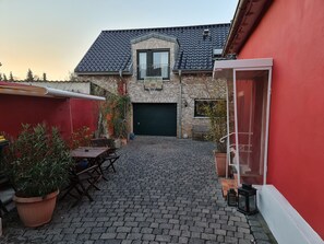 Outdoor dining - Most beautiful location on the Rhine in the immediate vicinity of the city cozy house with fireplace (Köln)