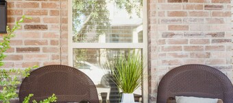 Modern 3 Bedrooms Home Just 5 minutes to Deep Ellum