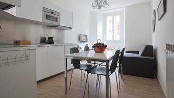 公寓 (2 Bedrooms) | 私人简易厨房 | 大冰箱、微波炉、茶具/咖啡用具、电热水壶