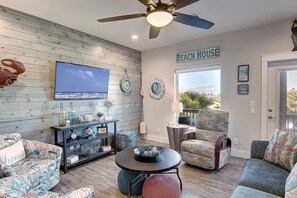 TV - A Pet Friendly Tropical Oasis! (Port Aransas)