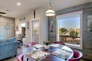 Dining - A Pet Friendly Tropical Oasis! (Port Aransas)