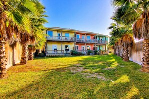 Exterior - A Pet Friendly Tropical Oasis! (Port Aransas)