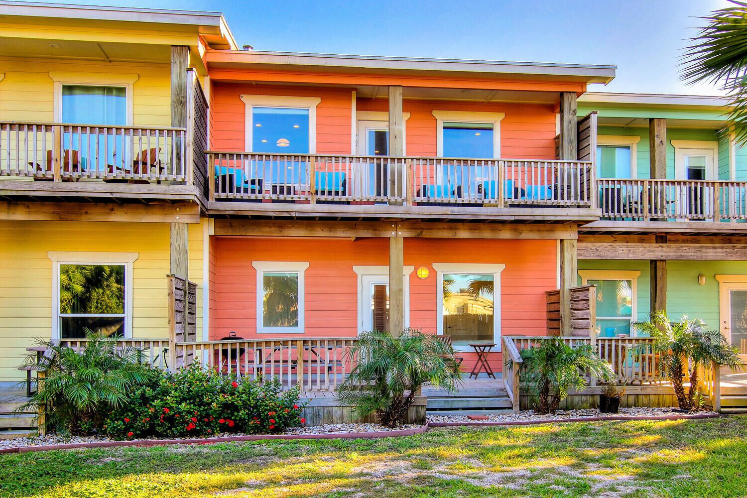 Community pool, pet friendly, Sleeps 6