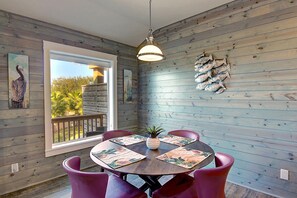 Dining - A Pet Friendly Tropical Oasis! (Port Aransas)