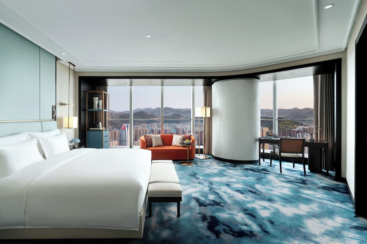 Deluxe Room, 1 King Bed, City View | Down comforters, minibar, in-room safe, desk