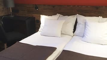 Chambre Confort avec lits jumeaux | Coffres-forts dans les chambres, décoration personnalisée