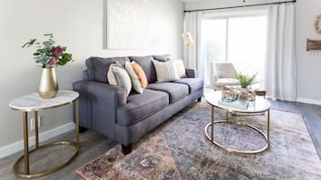 Studio (2 Bedrooms) | Woonruimte