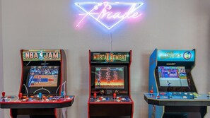 Game room - Luxury Scottsdale Home W/pool and Hot Tub! (Scottsdale)