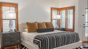 5 bedrooms, iron/ironing board, bed sheets - Luxury Scottsdale Home W/pool and Hot Tub! (Scottsdale)