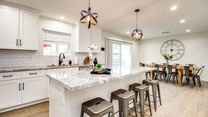 Studio (4 Bedrooms) | Private kitchen | Fridge, microwave, oven, toaster - Modern Comforts Near Old Town Scottsdale and Asu! (Scottsdale)