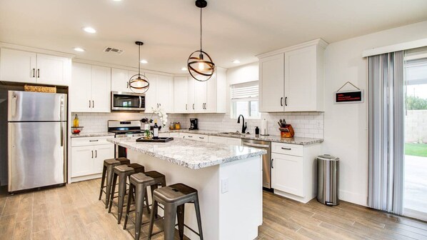 Studio (4 Bedrooms) | Private kitchen | Fridge, microwave, oven, toaster - Modern Comforts Near Old Town Scottsdale and Asu! (Scottsdale)