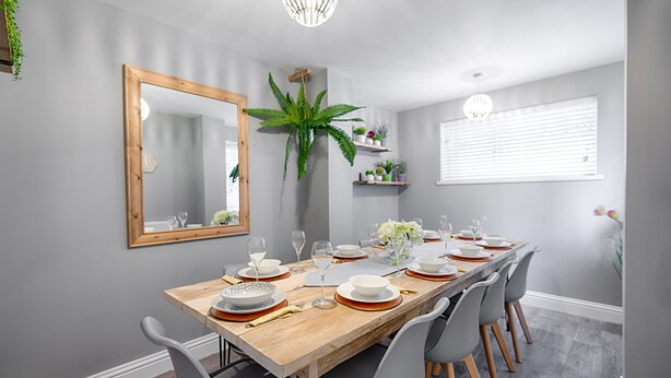 House | In-room dining
