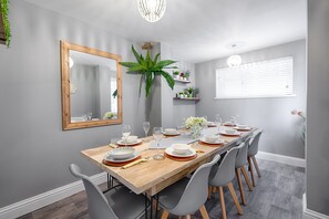 Ferienhaus | Essbereich im Zimmer