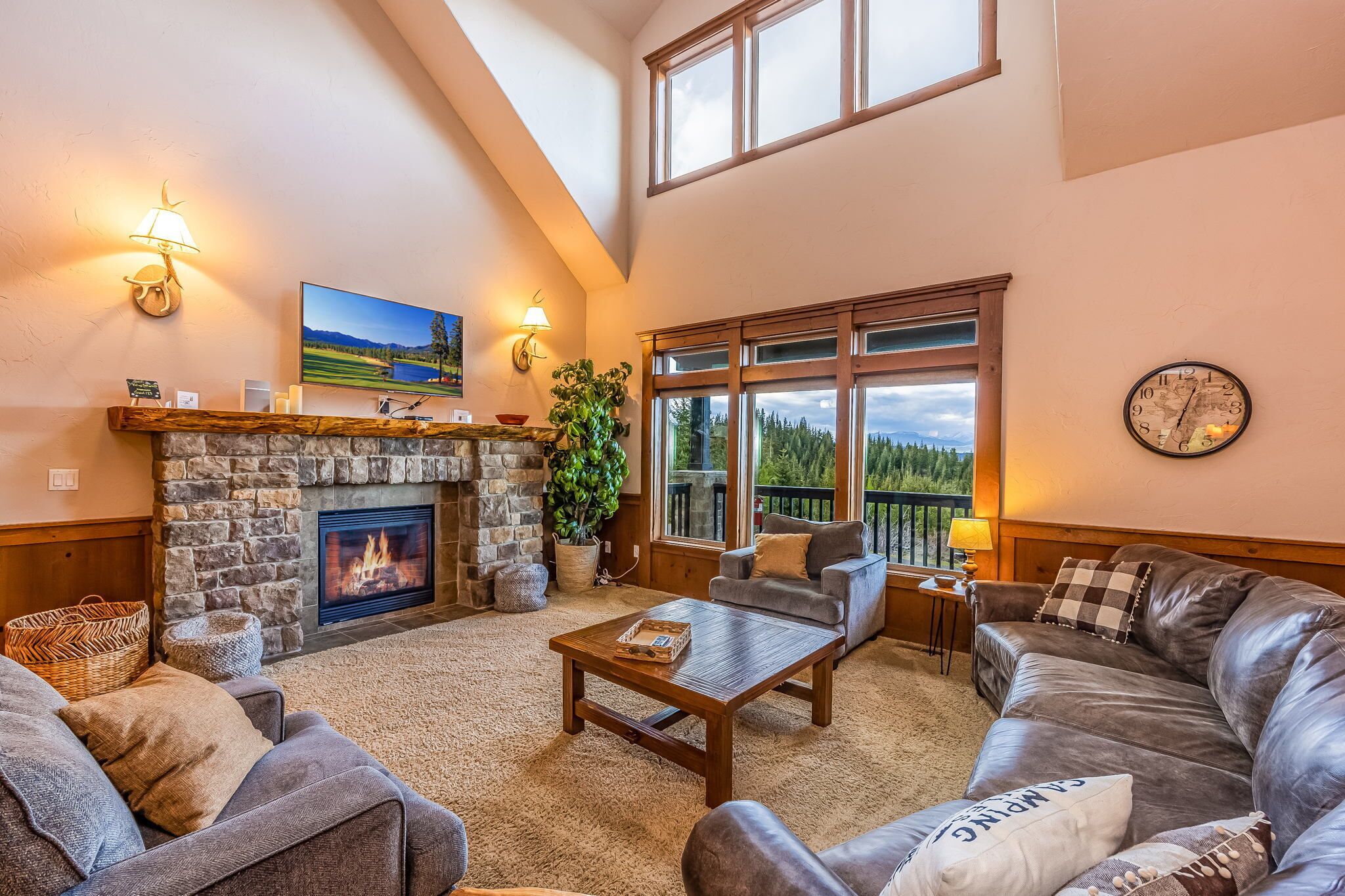 Super Private-Luxury-MT VIEWS-HotTub/GmRoom-BIG OFF SEASON SPECIALS!