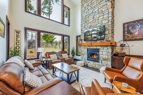 Pet-Friendly Suncadia Stay | Hot Tub/GameRm +2 min walk to Lodge + 1PM In/Out