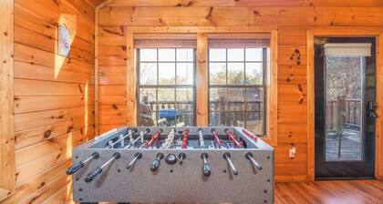 Secluded Cabin Near Smoky Mountains. Hot Tub! Honeymoon! â€ïž