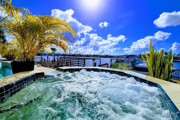 Bañera de hidromasaje al aire libre