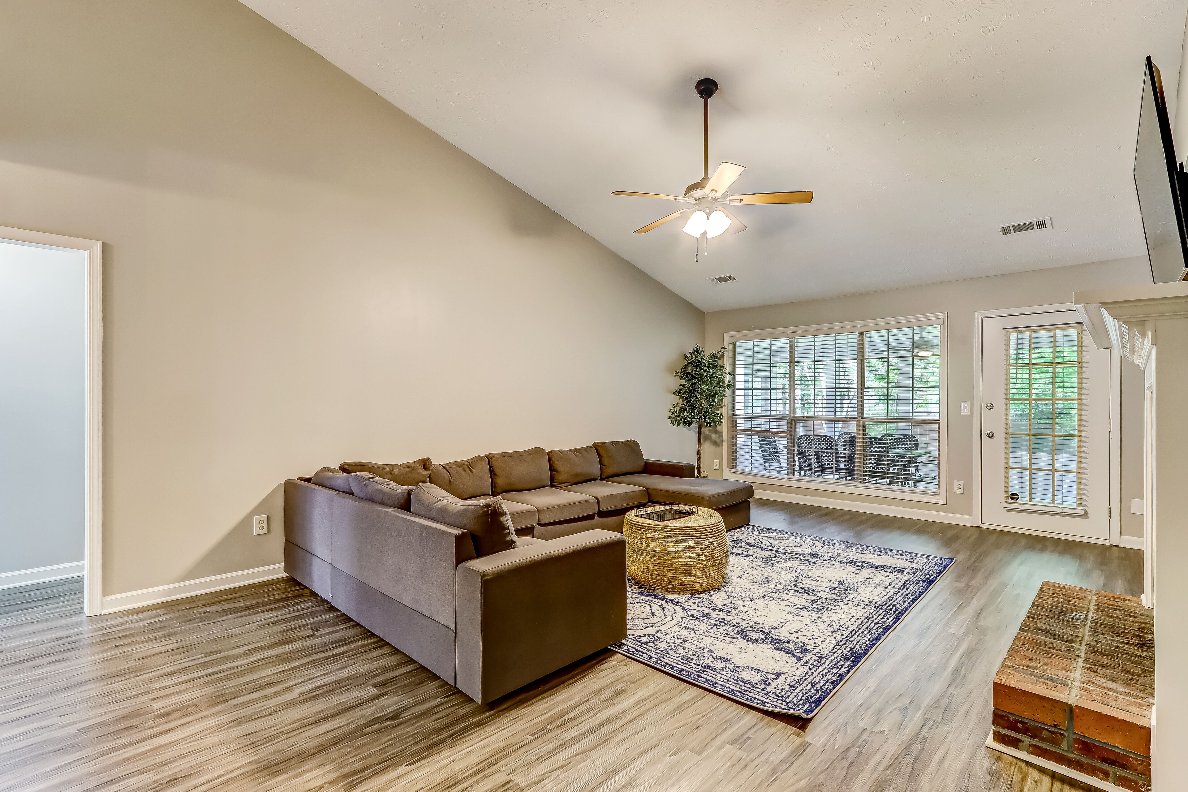 ★Lawrenceville, NO stairs, 4br, sleeps 11!★