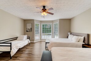 4 bedrooms, iron/ironing board, WiFi, bed sheets