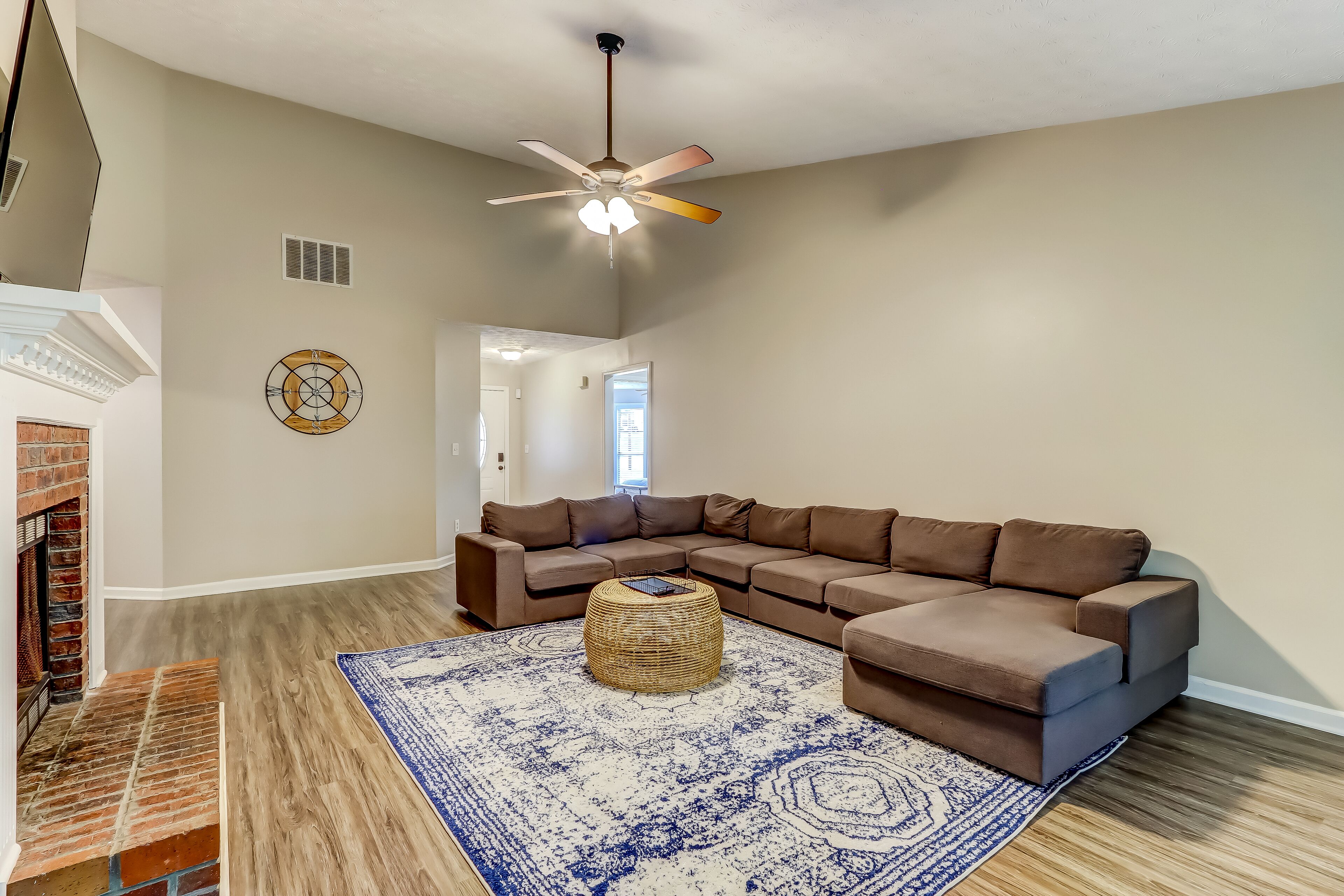 ★Lawrenceville, NO stairs, 4br, sleeps 11!★