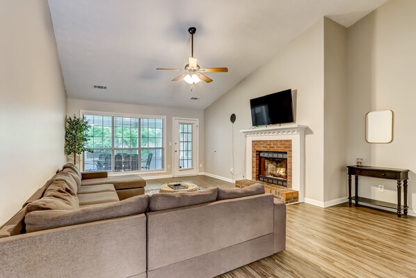 TV, fireplace