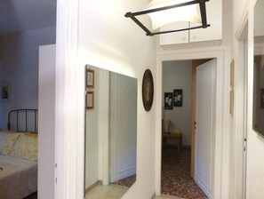 2 Schlafzimmer, Schreibtisch, Bügeleisen/Bügelbrett, kostenloses WLAN