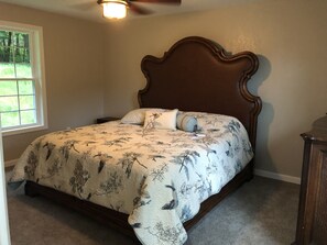 7 bedrooms, iron/ironing board, free WiFi, bed sheets - Laurel Highlands Private Estate with Barn & 80 Acres of scenic mountain trails.  (Ligonier)