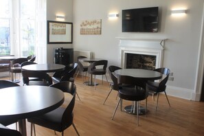 Dining - King En Suite Bedroom / Workspace/ Shared Kitchen (Edinburgh)