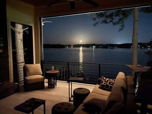Amazing Lake Home close to everything with amazing view
