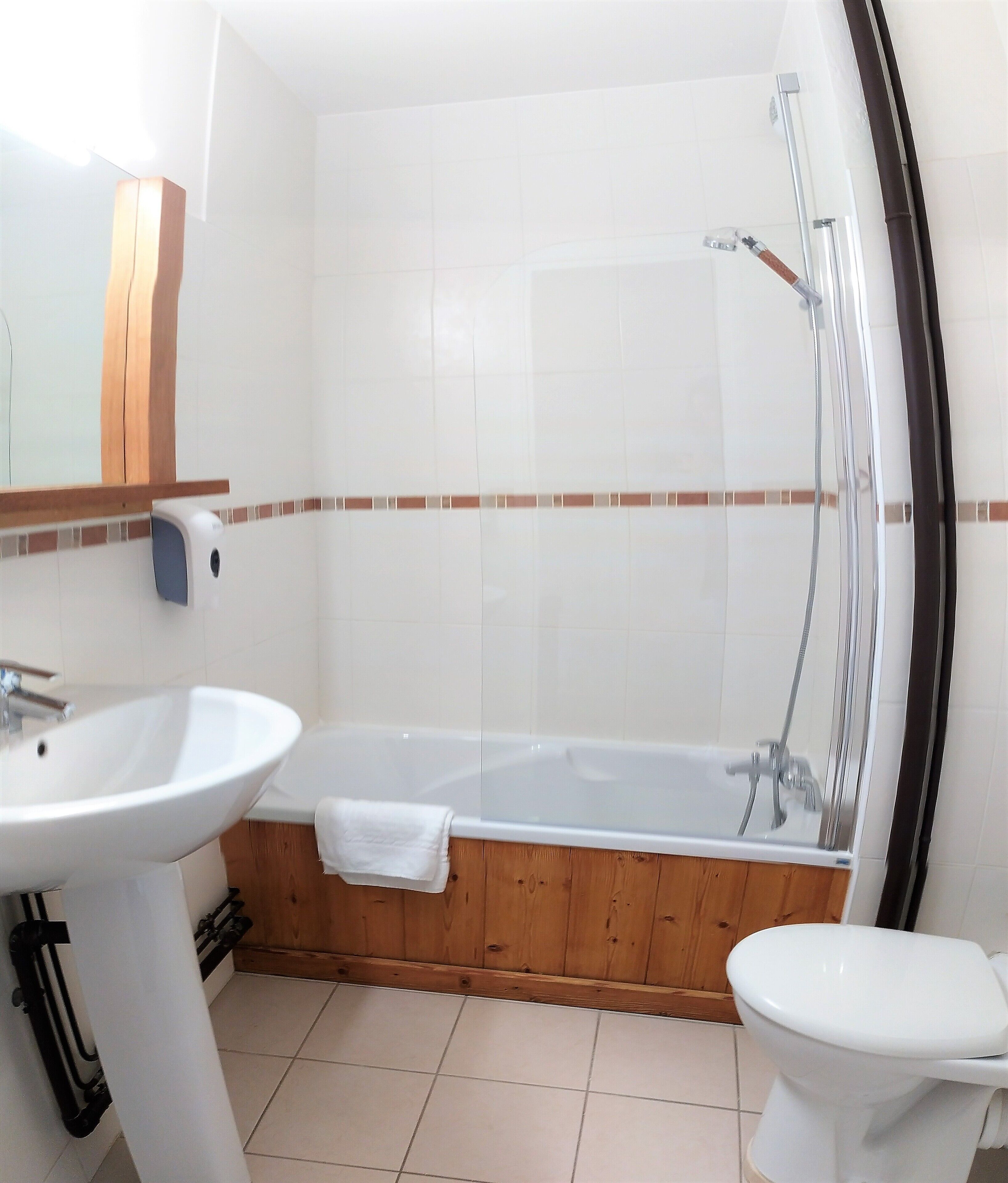 A bathroom with a sink, toilet, and bathtub.