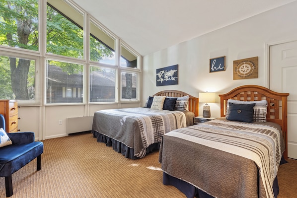3 bedrooms, iron/ironing board, Internet, bed sheets