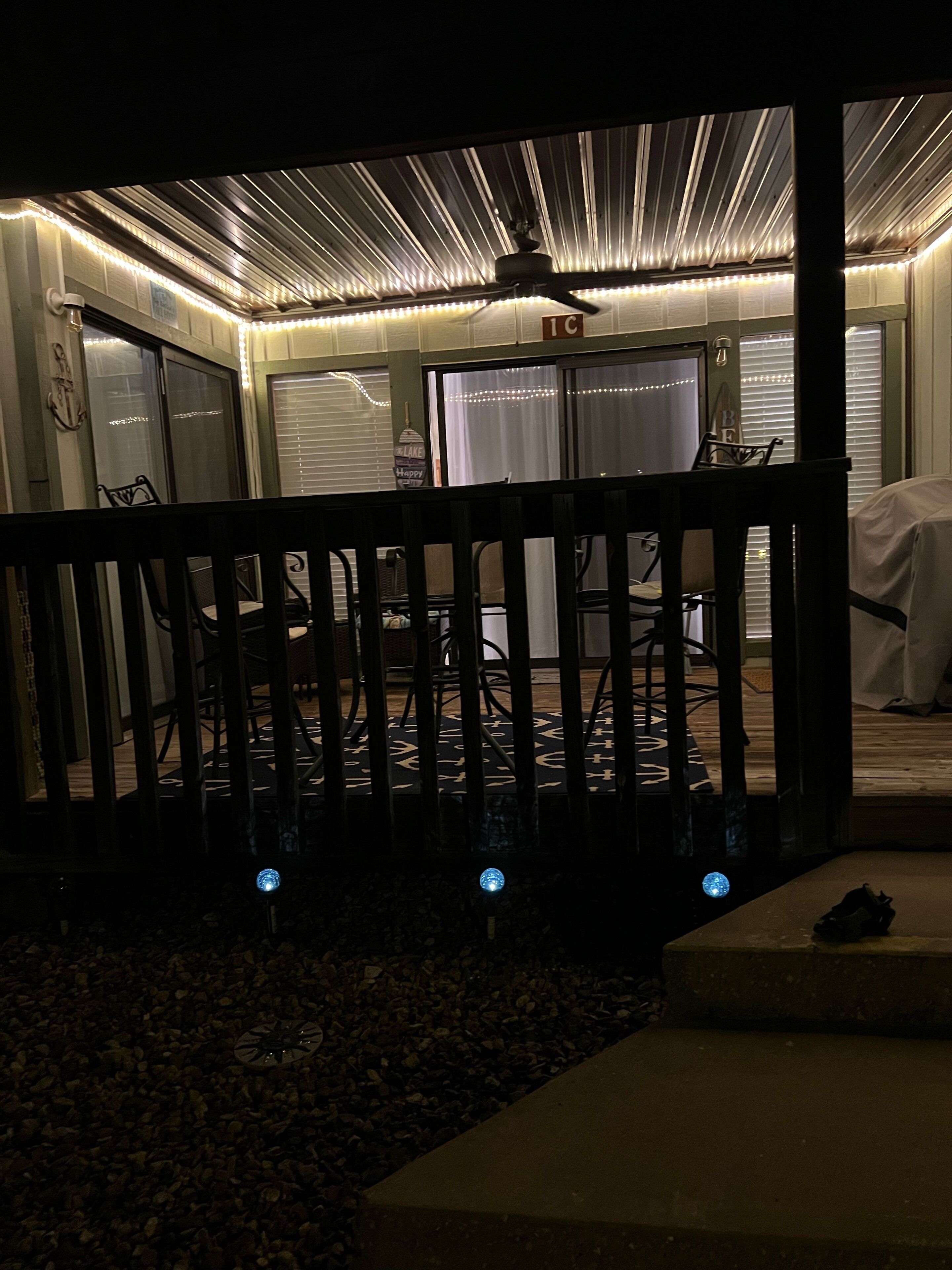 Beautiful condo right on the lake! Located in Southwood Shores.