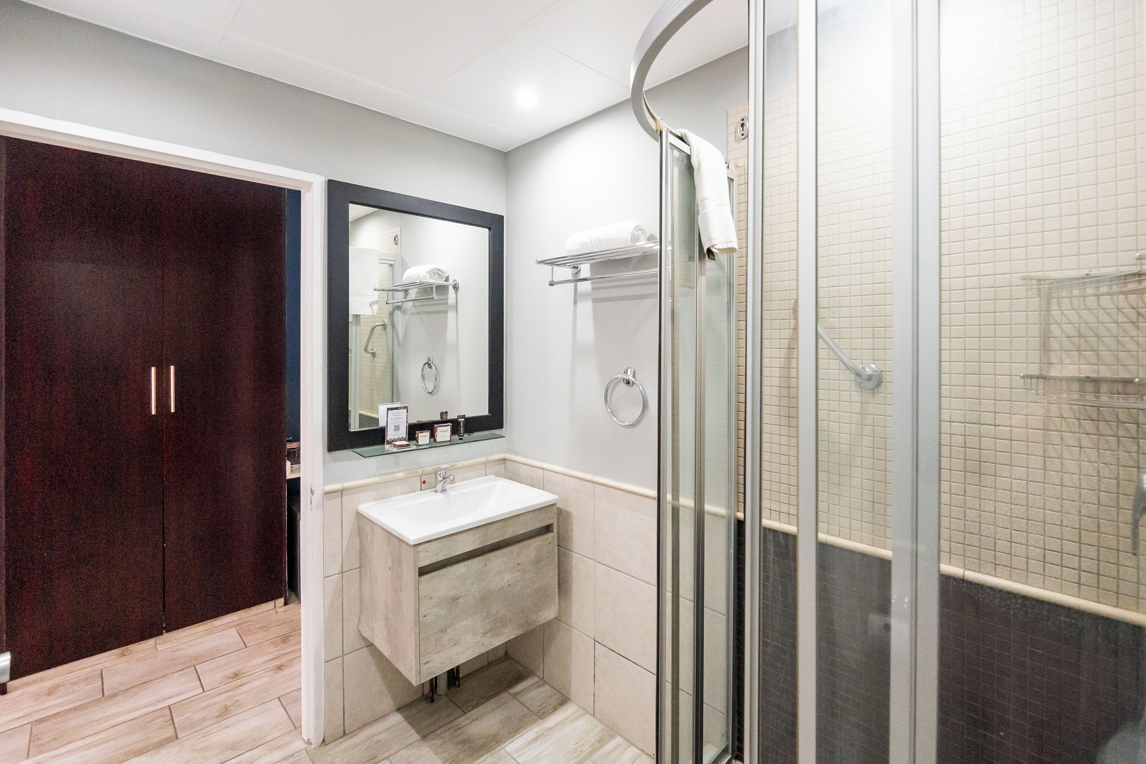Standard Double Room | Bathroom | Separate bathtub and shower, free toiletries, towels