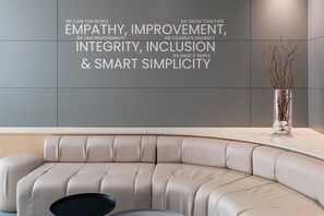 الإطلالة من المنشأة