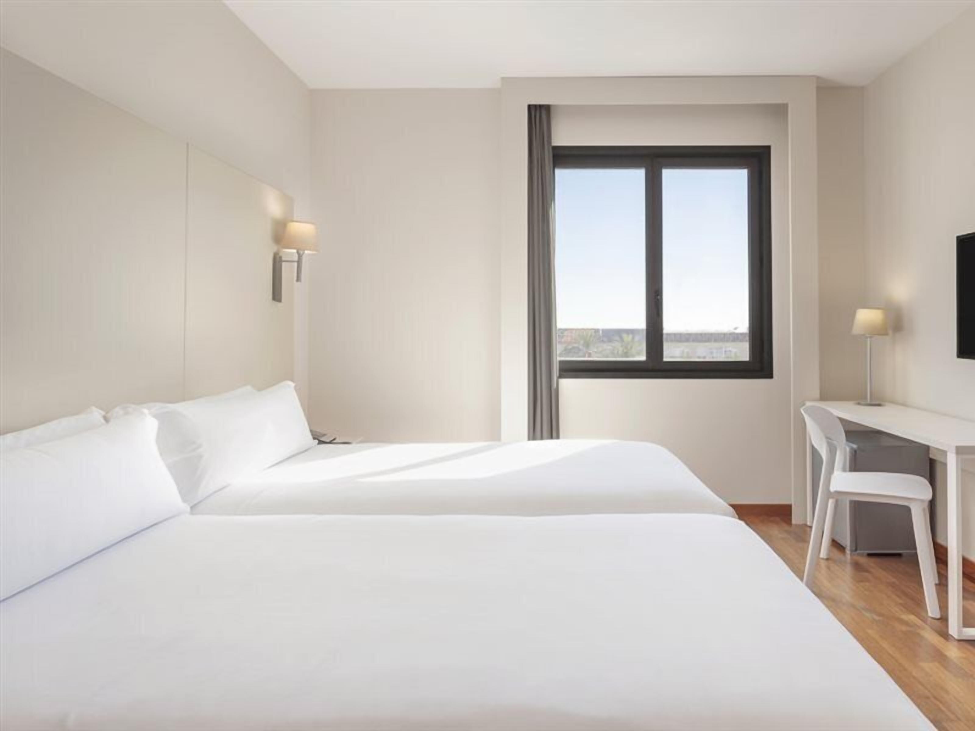 Minibar y caja de seguridad en la habitación 