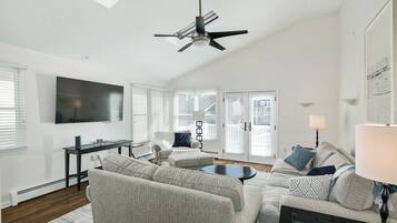 Télévision, livres, chaîne hi-fi