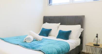 Tudors eSuites Five Ways Terrace Parking