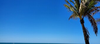 Heated Pool! FREE Bikes, Kayaks, Sups! One of a kind on Manasota Key!